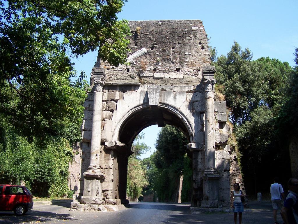 Porta Latina Suite Roma Exterior foto